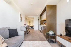 Spacious 1 bedroom apartment with Car Park 02174